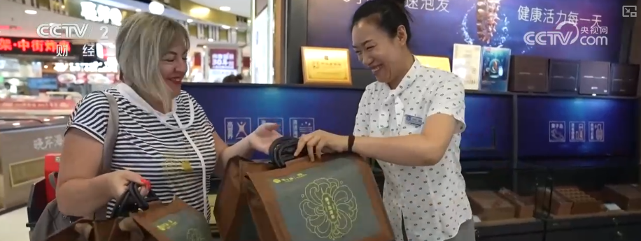 中国成为全球好物集聚地 离境退税2.0版让境外旅客购物更便利、更实惠