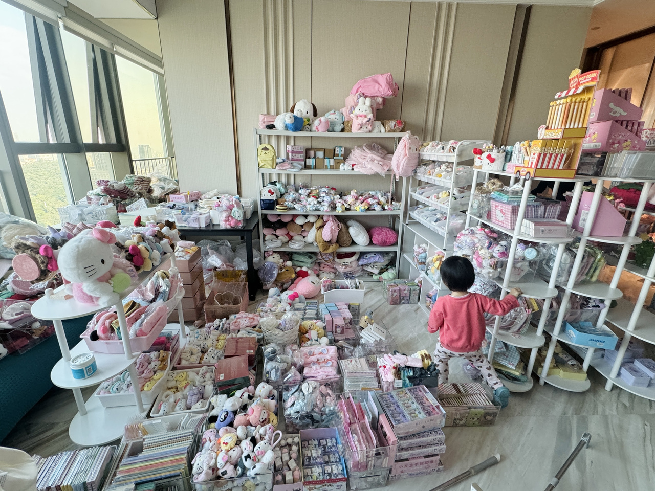 年轻人爱上买“美丽小垃圾” “盲勺”为什么火了？