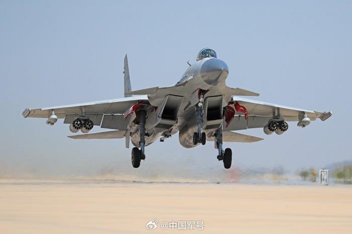 练的就是一个准！歼-15实弹投射高清现场