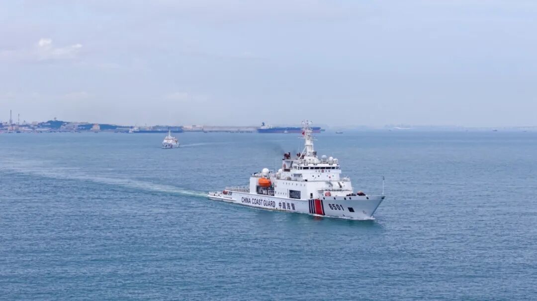 中国海警舰艇编队起航赴北太平洋开展公海渔业执法巡航