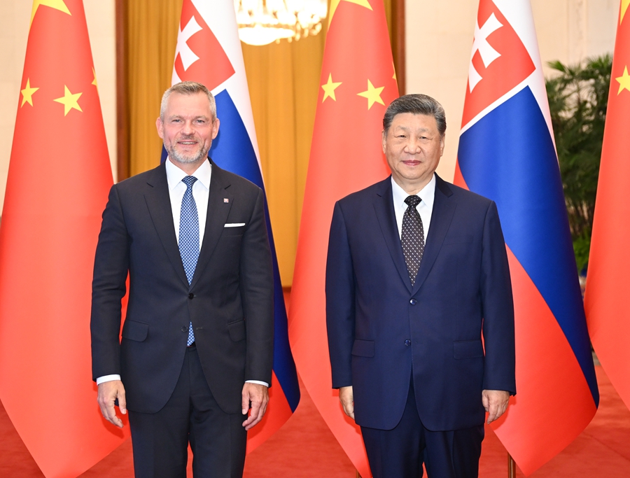 &emsp;&emsp;7月28日上午，国家主席习近平在北京人民大会堂同来华进行国事访问的斯洛伐克总统佩列格里尼举行会谈。