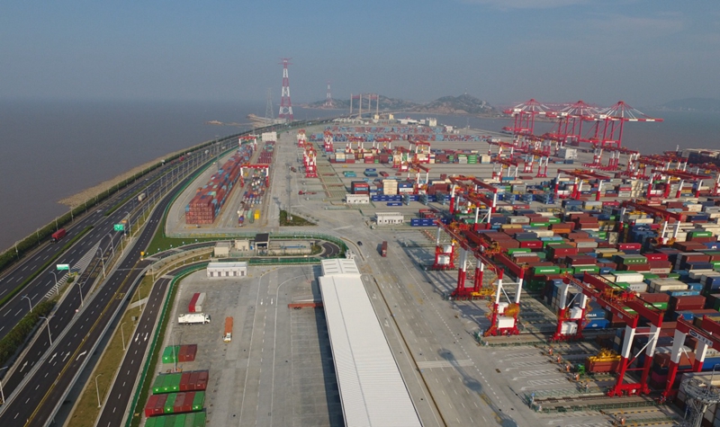 资料图:上海洋山深水港四期自动化码头.(新华社记者 丁汀 摄).jpg