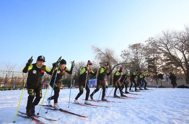 冰雪小战狼训练营启动助力青少年冰雪启蒙
