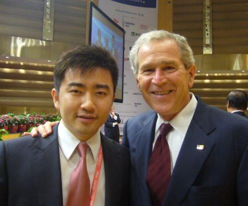 《环球财经连线》主持人芮成钢(图)